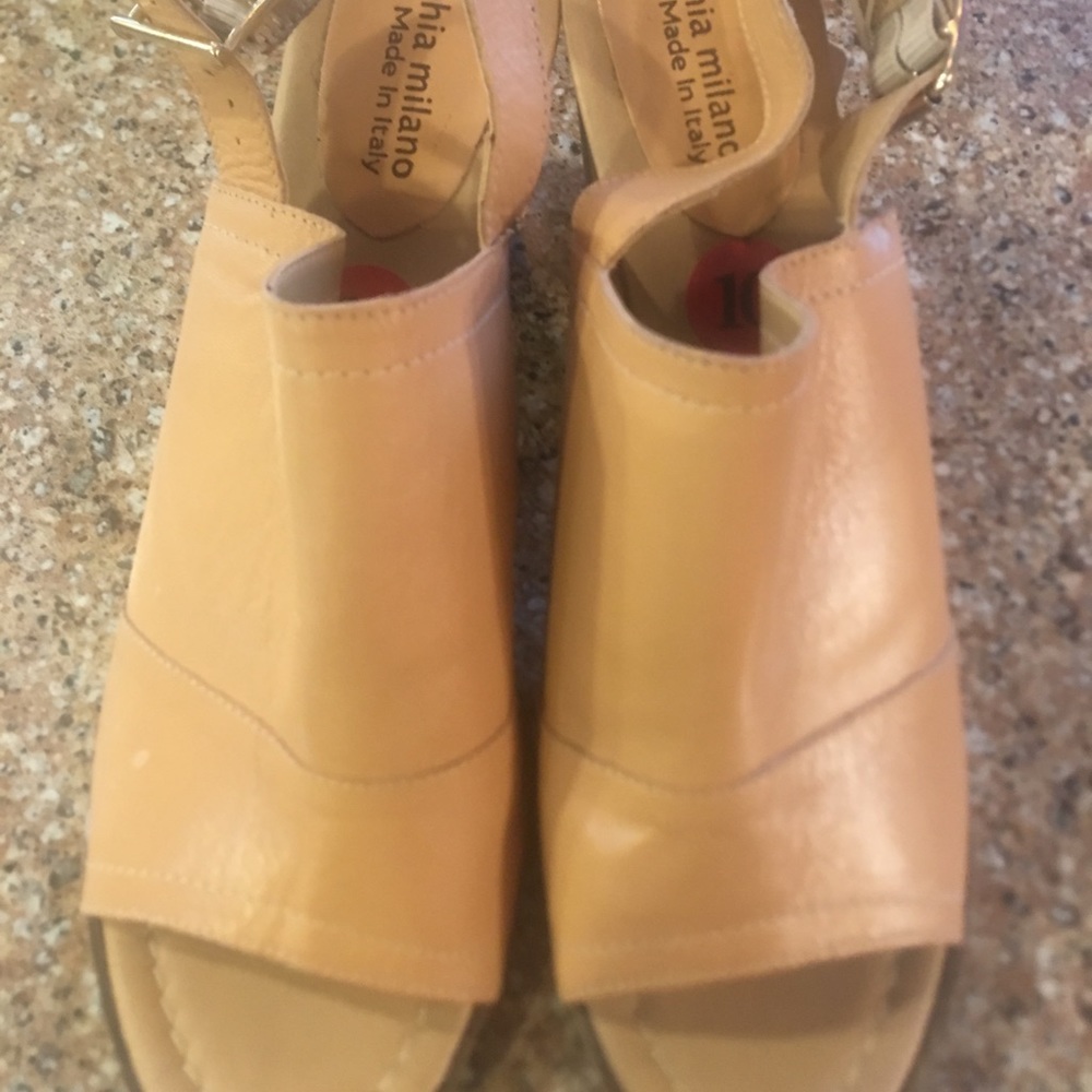 Ladies  genuine leather slingback open toe shoe